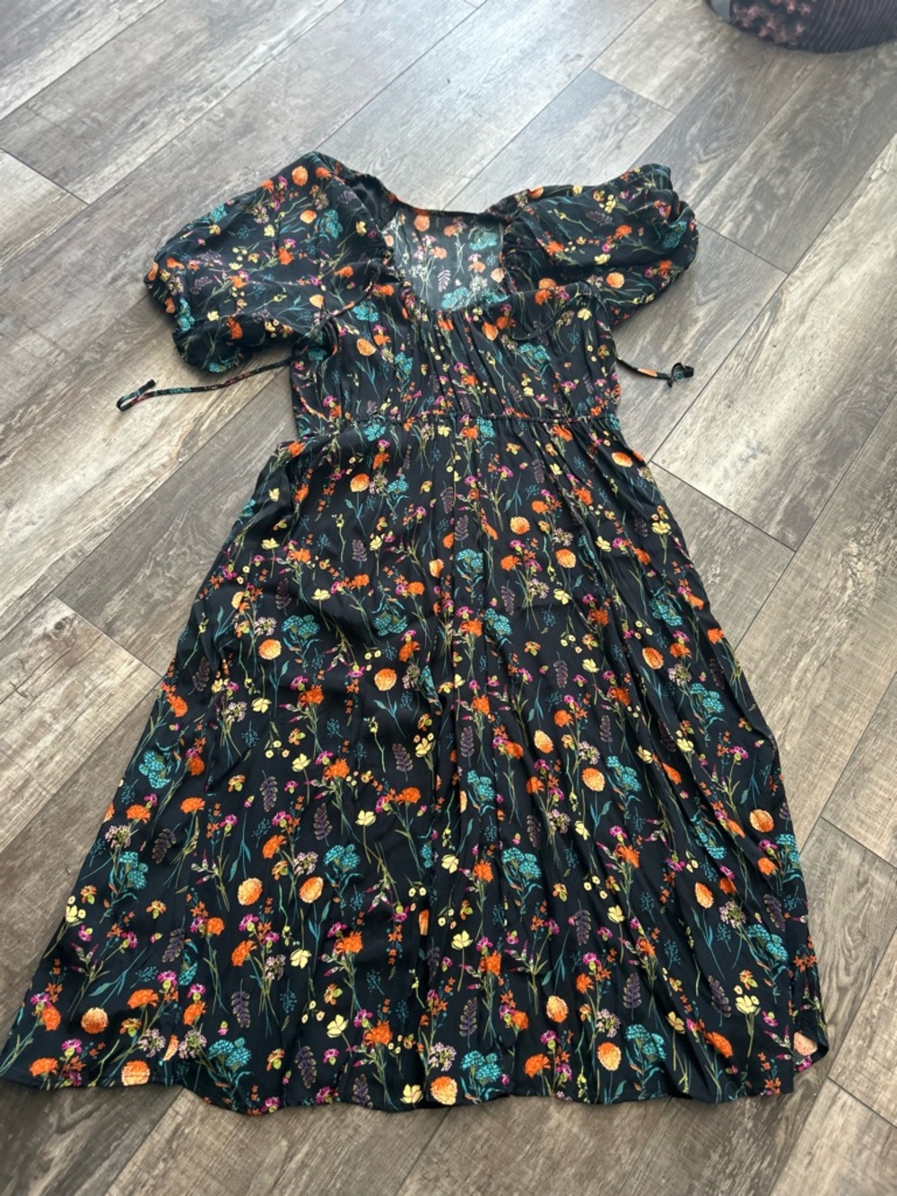Floral Puff-Sleeve Midi Dress in Black with Multicolor Blooms XL CL1